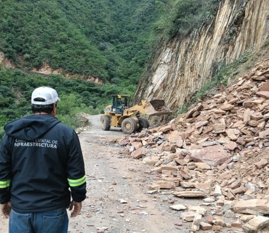 La Comisión Estatal de Infraestructura libera derrumbe en camino a La Redonda, San Joaquín