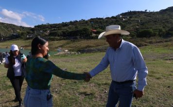 El Secretario de Desarrollo Agropecuario entrega equipo a pescadores de Cadereyta