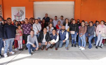 El Secretario de Desarrollo Social entrega cuartos prefabricados a familias de Huimilpan para mejorar sus condiciones de vivienda