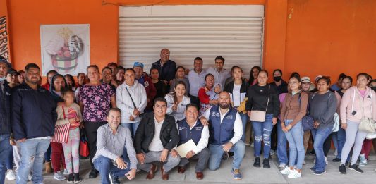 El Secretario de Desarrollo Social entrega cuartos prefabricados a familias de Huimilpan para mejorar sus condiciones de vivienda
